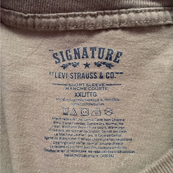 Levi Strauss T-Shirt - Picture 2 of 3